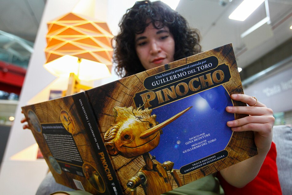 La aventura de producir ‘Pinocchio’ es mostrada en libro editado en español