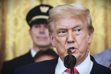 Trump dice que ‘pronto’ sabrán cuál será su represalia por el ataque a su embajada en Riad