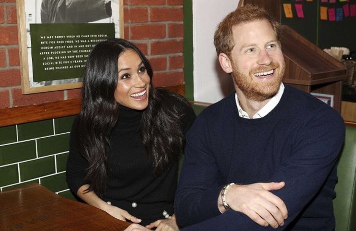El príncipe Enrique y su futura esposa comparten en el Social Bite de Edimburgo.