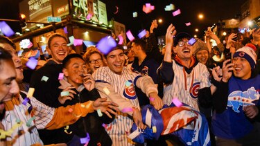 Chapman mantiene a flote a los Cachorros