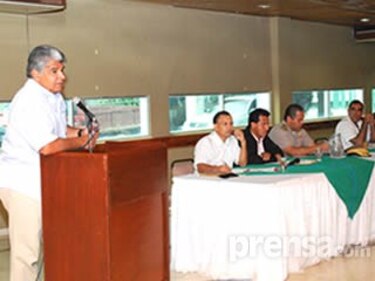 Mulino anuncia establecimiento de base aeronaval en Santa Fe