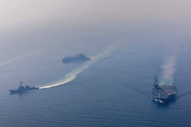 Guerra en Irán: el Abraham Lincoln se posiciona al frente del conflicto naval