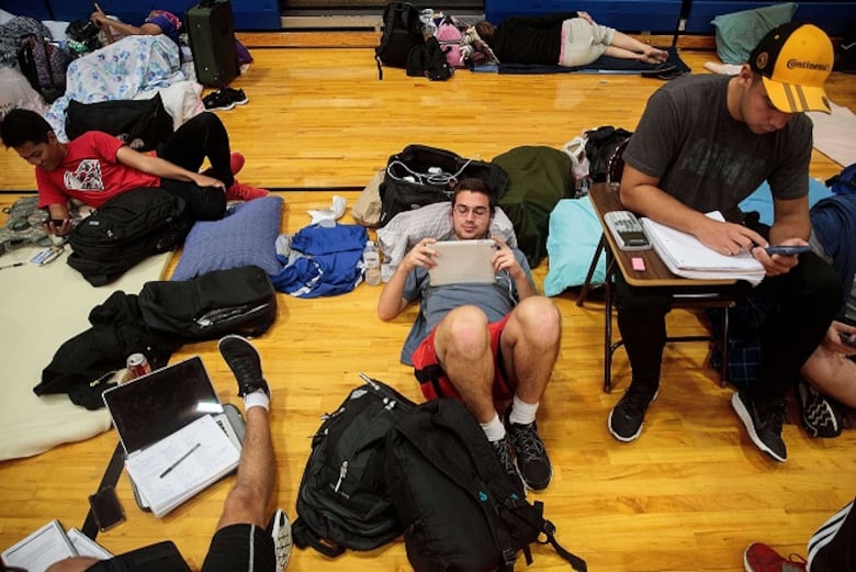 Huracán Matthew comienza a azotar a EU tras dejar 300 muertos en Haití