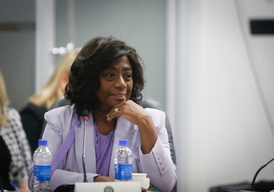 La Asamblea vuelve a citar a Lucy Molinar: estado de las escuelas, comida escolar y ‘laptops’ en el centro del debate