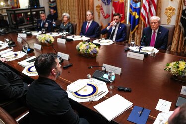 Trump y Zelenski hablan de ‘disminuir tensiones’, antes de considerar ataques en Rusia