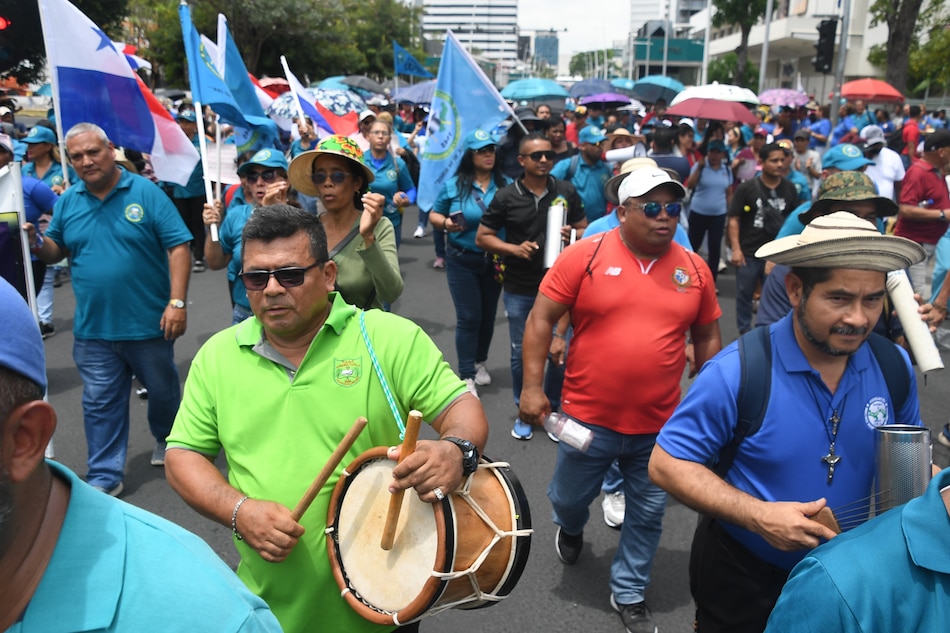 Contralor confirma que 38 dirigentes magisteriales cobrarán salario pese a participar de protestas