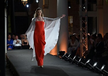 Un siglo de Cardin: la casa de moda quiere renovarse sin cambiar demasiado