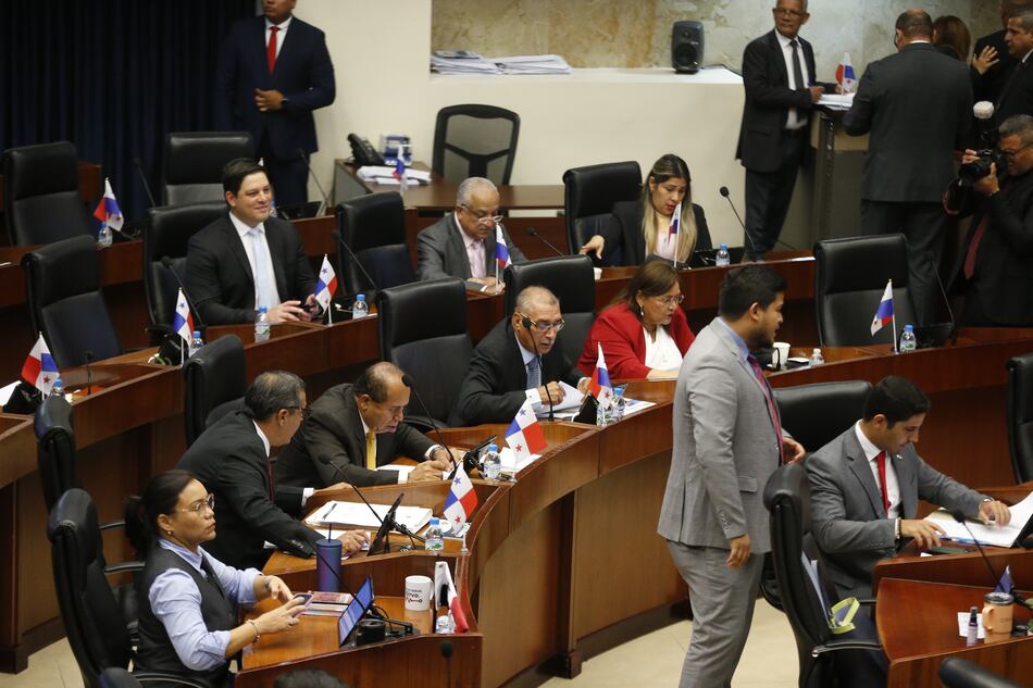 Reforma a la CSS: Aprueban medidas para despedir a funcionarios negligentes y ‘botellas’