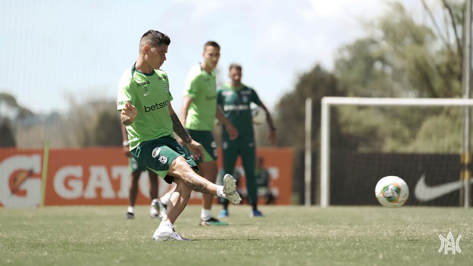 Fútbol colombiano: Nacional busca recuperar el liderato de la liga en casa ante el campeón Santa Fe