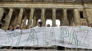 Cancilleres de Chile y Uruguay piden que Colombia retome camino de la paz