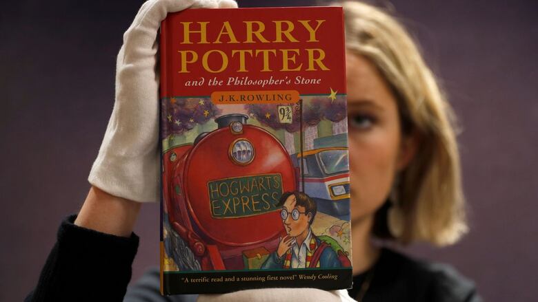 La primera edición de un libro de Harry Potter se vende por más de 13 mil dólares