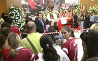 Sevilla entierra a Antonio Puerta