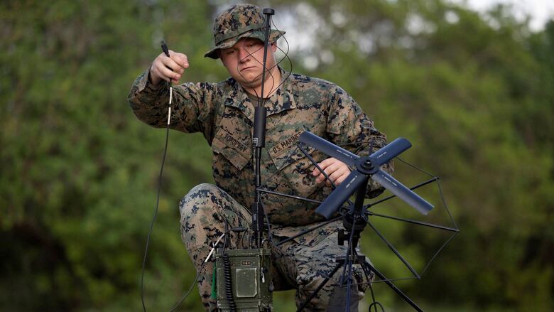 Por qué el despliegue del ejército de Estados Unidos en el Caribe y los ejercicios militares reavivan una tensión histórica en Puerto Rico