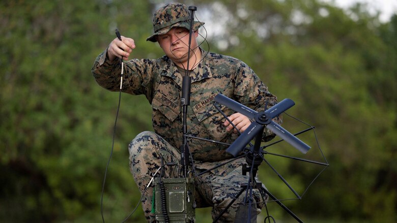 Por qué el despliegue del ejército de Estados Unidos en el Caribe y los ejercicios militares reavivan una tensión histórica en Puerto Rico