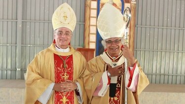 Obispo crítico del gobierno Nicaragua celebra misa en Miami