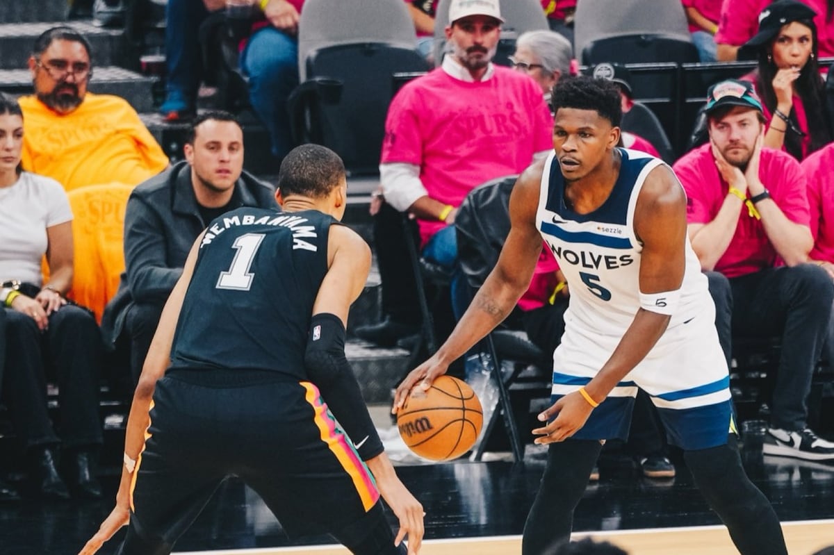 Los Wolves ganan el primer duelo de semis pese a actuación histórica de ‘Wemby’