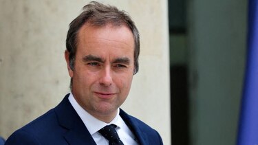 Renuncia Sébastien Lecornu como primer ministro de Francia tras menos de un mes en el cargo y aumenta la presión política sobre Macron