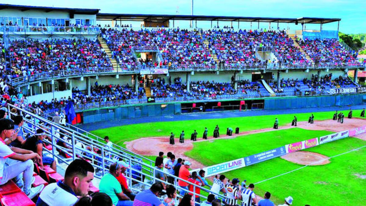 El Omar Torrijos se vistió de fútbol para el torneo Clausura.