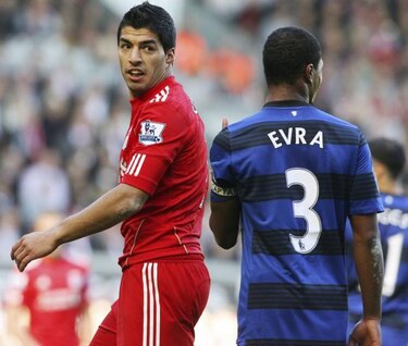 Suárez es suspendido ocho partidos por insultos racistas a Evra