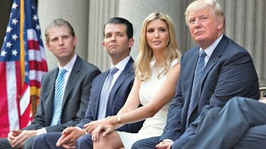 Demandan a Trump por aprovecharse de su fundación