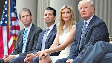 Demandan a Trump por aprovecharse de su fundación