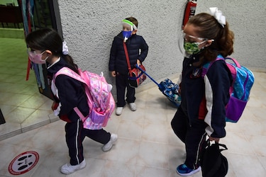 Reabren las escuelas en México tras 17 meses de clases a distancia por pandemia