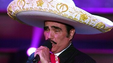 Vicente Fernández muestra ‘mejoras progresivas’ tras cirugía