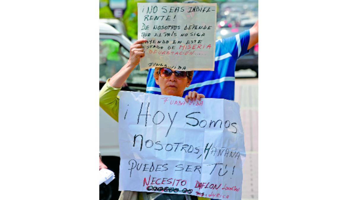 La falta de medicinas es uno de los aspectos de la crisis que más se siente, pero también lo es la falta de agua y energía eléctrica, y el alto costo de los servicios.