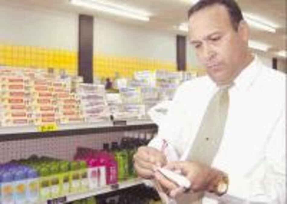 Acusan a Jácome de 'engavetar' reglamento sobre etiquetado