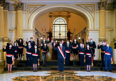 Nuevo presidente de Perú designa gabinete encabezado por abogada feminista