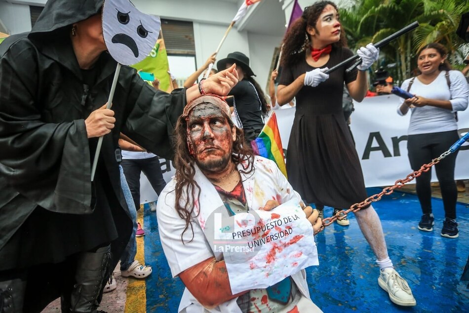 La Universidad de Panamá exige un mejor presupuesto; marchan hacia la sede del MEF