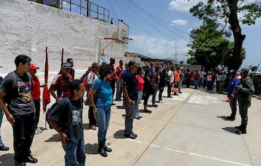 Venezuela prepara a miles de milicianos para la defensa