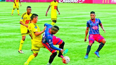 Plaza gana y Árabe a semis