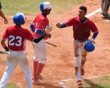Panamá doblega a Brasil y sigue en carrera por una medalla