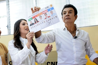 Los resultados preliminares de las elecciones en Honduras muestran una ajustada competencia entre el conservador Asfura, apoyado por Trump, y el centrista Nasralla