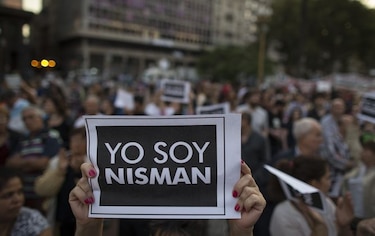 Peritos privados afirman que Nisman estaba arrodillado cuando recibió tiro