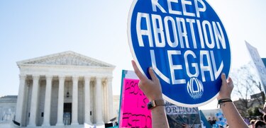 Gobierno de Biden le pide a un juez bloquear la ley antiaborto de Texas
