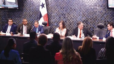 Comisión de Credenciales suspende sesión donde definiría metodología para debatir cambios al reglamento interno