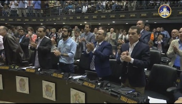 Parlamento debate acciones tras suspensión del revocatorio contra Nicolás Maduro