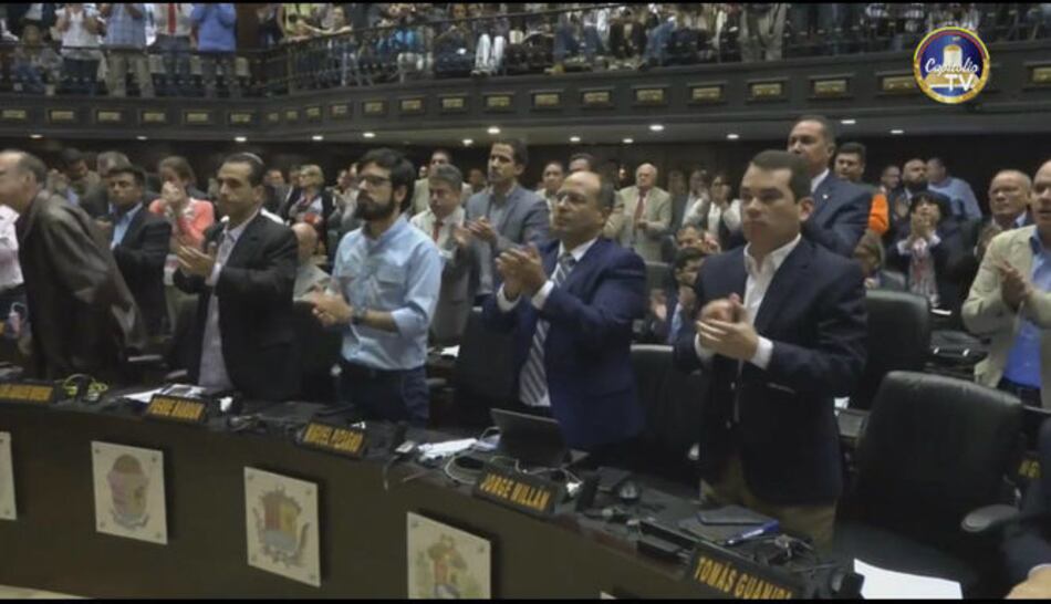 Parlamento debate acciones tras suspensión del revocatorio contra Nicolás Maduro