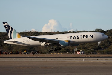 Aterriza en Venezuela vuelo de migrantes desde Estados Unidos entre tensiones por espacio aéreo