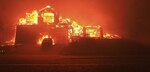 Al menos 10 muertos tras devastadores incendios en California