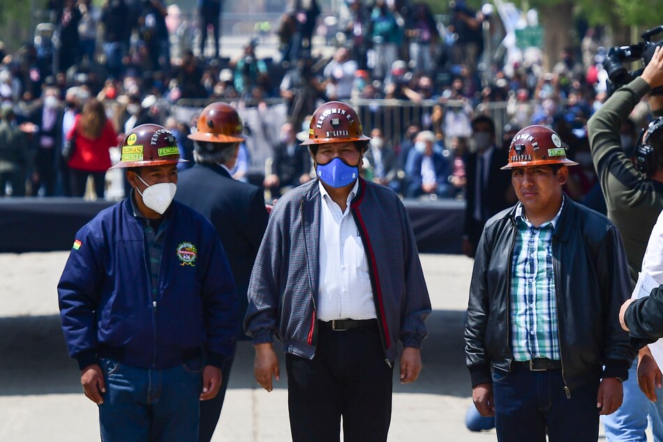 Evo Morales regresa a Bolivia casi un año después de su exilio en Argentina