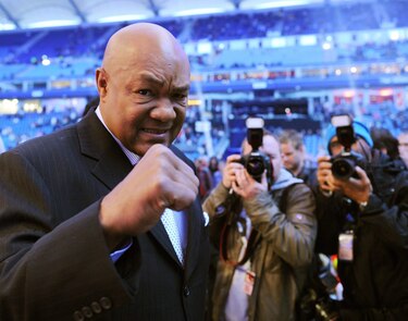 Mike Tyson resaltó la trayectoria de George Foreman