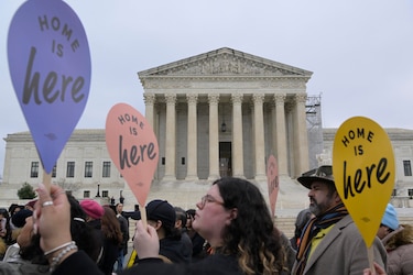 Congreso de Estados Unidos aprueba ley que autoriza la detención de migrantes por delitos menores