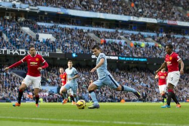 El City se lleva el 'derby' de Manchester con gol de Agüero