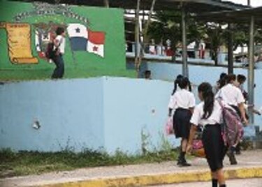 Escuelas en paro reinician clases