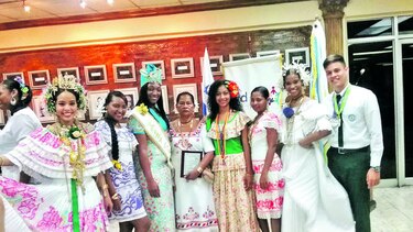 Reconocen labor de folcloristas de Colón