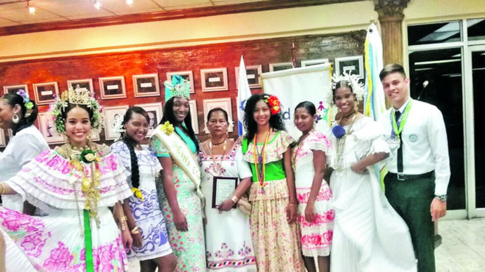 Reconocen labor de folcloristas de Colón