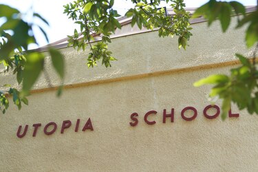 En la localidad texana de Utopia, los maestros van armados a la escuela